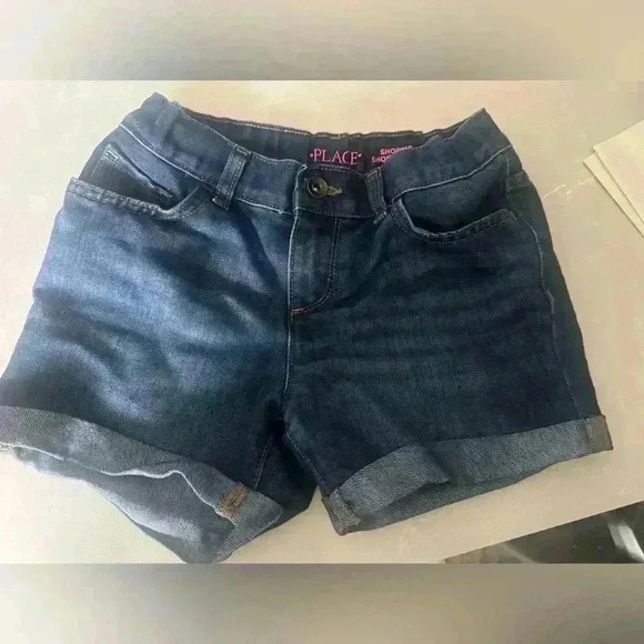 The Children's Place Other - Kids size 10 short blue jeans.